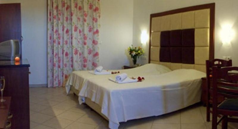 Plaka Hotel II מראה חיצוני תמונה